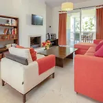 Beautiful Apartment In Marbella-Cabopino With 2 Bedrooms, Wifi And Outdoor Swimming Pool