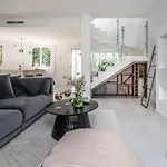 Top Renovated 3-Bdrm Townhouses With Pool, Bbq & Rooftop Terraces
