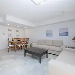 Wintowinrentals Very Close To The Beach, Pool & Free Parking Marbella