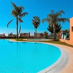 R25 Modern Bright 2 Bedroom Apartment