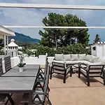Charming And Modern 3-Bedroom Duplex In Aloha Pueblo With Mountain Views