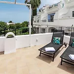 Charming And Modern 3-Bedroom Duplex In Aloha Pueblo With Mountain Views
