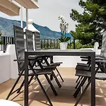 Charming And Modern 3-Bedroom Duplex In Aloha Pueblo With Mountain Views