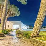 Amazing Home In Marbella With Kitchenette