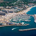 Sea View Holiday Home In Marbella Resort