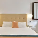 Modern 3 Bed Apartment In Puerto Banus, Marbella