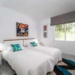 Bright New Apartment In Puente Romano