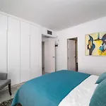 Bright New Apartment In Puente Romano