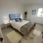 Heart Of Puerto Banus Newly Renavated Free Parking , Wifi ,Pool,Gym,Padel Court