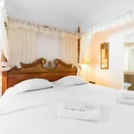 Los Lagos Golf I Uniquely Styled 3 Bedroom Apartment In Marbella