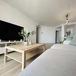Elegant 2Br Apt In Residential Area / Rooftop Pool
