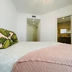 Elegant 2Br Apt In Residential Area / Rooftop Pool
