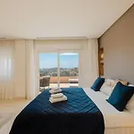 Penthouse With Sea Views In Nueva Andalucia