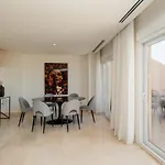 Penthouse With Sea Views In Nueva Andalucia