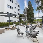 Marbella Luxury Brand New 2-Bedroom Apartment, 3 Min Walk To The Beach!