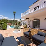 Luxurious Villa Close To Sea And Golf