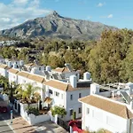 2Bdr Penthouse, Los Naranjos, W/Pool, 2Km P.Banus