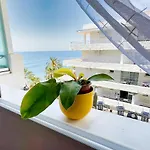 Skol 438 Super One-Bedroom Apartment With Sea Views