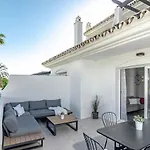 Captivating 2 Bedroom Apartment In Popular Nueva Andalucia Close To Centro Plaza