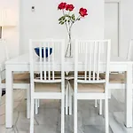 Captivating 2 Bedroom Apartment In Popular Nueva Andalucia Close To Centro Plaza