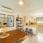 Villa Emma By The Sea With Private Pool