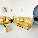 Skol 439 Spacious And Refurbished Apartment With Sea Views