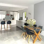 Increible Bajo Con Jardin Y Piscina - Puerto Banus