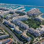 Banus Elegant Modern Studio