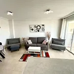 Flat -Puerto Banus -6 A 8 Persons-Pool-Parking