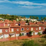 Beautiful Frontline Beach Townhouse