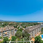 Elegant 2 Bdrm Penthouse With Sea Views And Pools