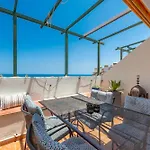 Elegant 2 Bdrm Penthouse With Bbq And Pools