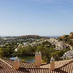 Penthouse With Sea Views In Nueva Andalucia