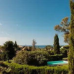 Cozy Holiday Home At The Beach In Costabella, Marbella