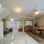 Townhouse In Marbella - Walking Distance To Puerto Banus