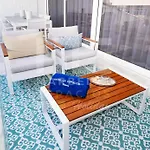 751, Renovated 2 Beedroom Apartment, Second Line Of The Beach, Wifi, Parkinging