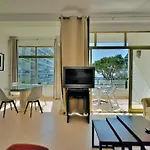Skol 335. Fantastic Beachfront Apartment Facing South.