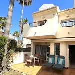 Stylish Townhouse In Beachfront Complex