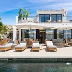 20600 - Luxurious Beachside Villa Near Marbella
