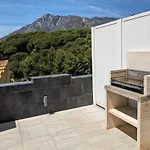 Apartamentos Con Vistas Y Terraza En Marbella