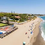 Villa Calmamar Cabopino Beachfront In Marbella