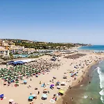 Villa Calmamar Cabopino Beachfront In Marbella