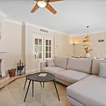Fantastic Family Home 50 Metres To Beach Rdr419