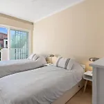 Fantastic Family Home 50 Metres To Beach Rdr419