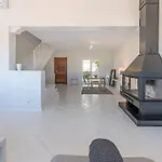 Spacious House With 3 Bedrooms And Private Pool
