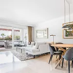 Beachfront Golden Mile Puento Romano Sea View Wifi