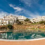 Penthouse With Sea View, Gym & Pool In Puerto Banus