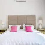 Villa Casa La Concha - Luxury 6 Bedroom Villa In Marbella, Beautiful Mountain View, Heated Swimming Pool, 15Min Walk To Puerto Banus Beaches, Sleeps Up To 12