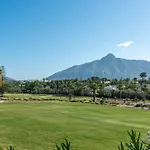 Villa Casa La Concha - Luxury 6 Bedroom Villa In Marbella, Beautiful Mountain View, Heated Swimming Pool, 15Min Walk To Puerto Banus Beaches, Sleeps Up To 12