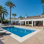 Villa Casa La Concha - Luxury 6 Bedroom Villa In Marbella, Beautiful Mountain View, Heated Swimming Pool, 15Min Walk To Puerto Banus Beaches, Sleeps Up To 12